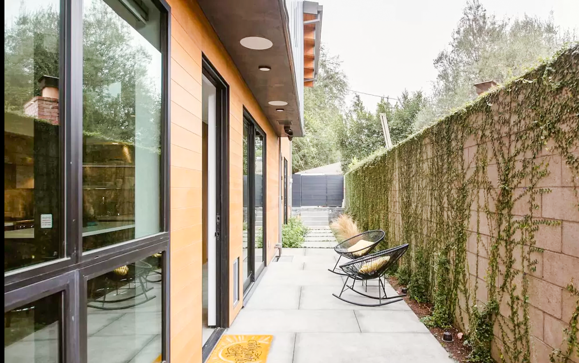 Flight Ave Res -ADU Sideyard.PNG