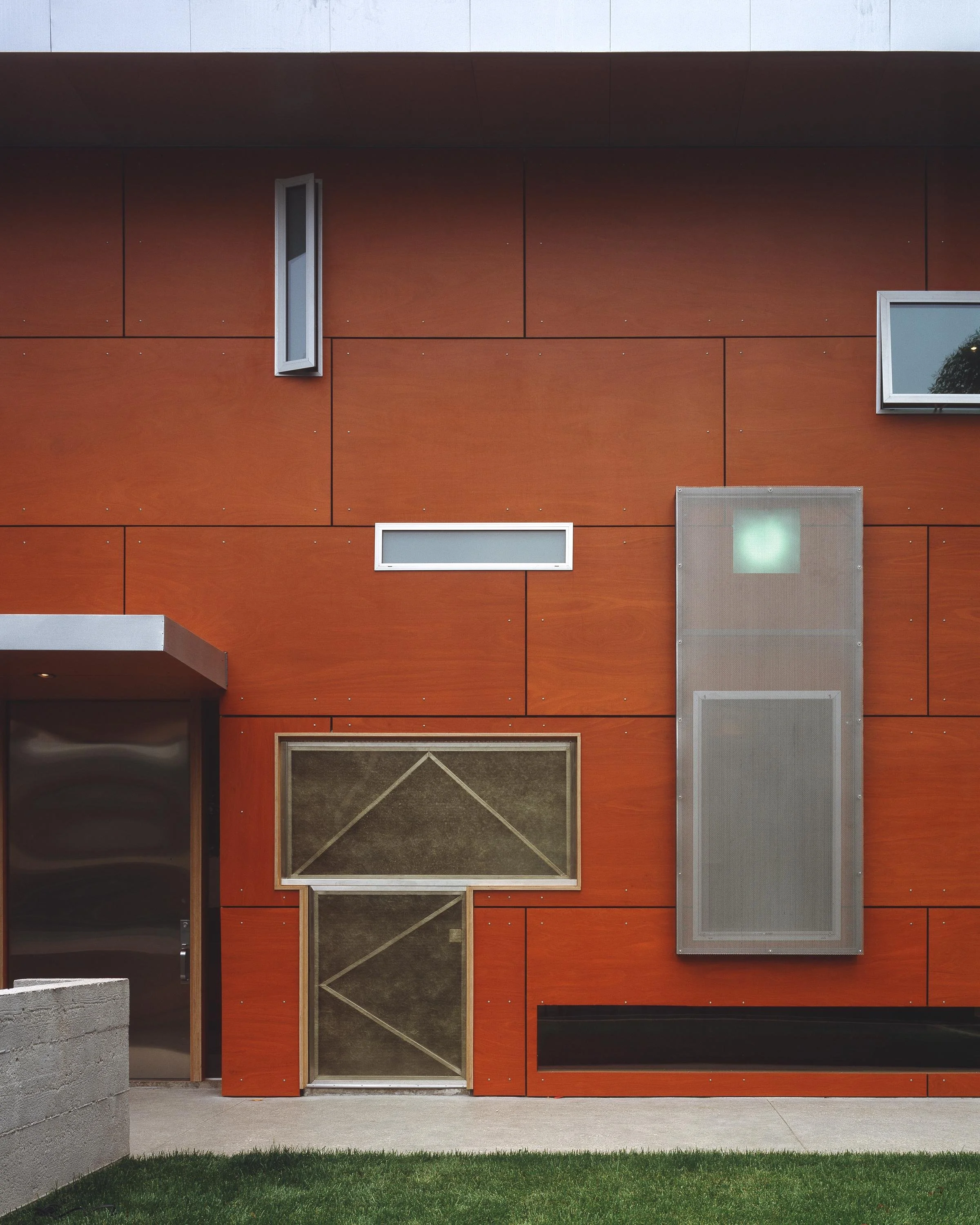 Kahn Res -Linden -A11 front facade.JPG