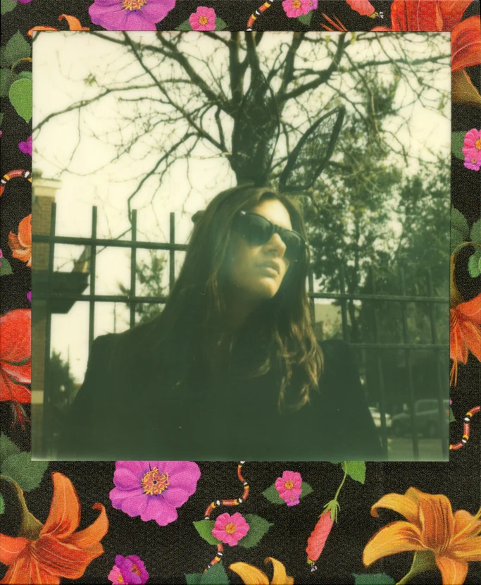 Taylor Elizabeth Polaroid 10photos-2.jpg