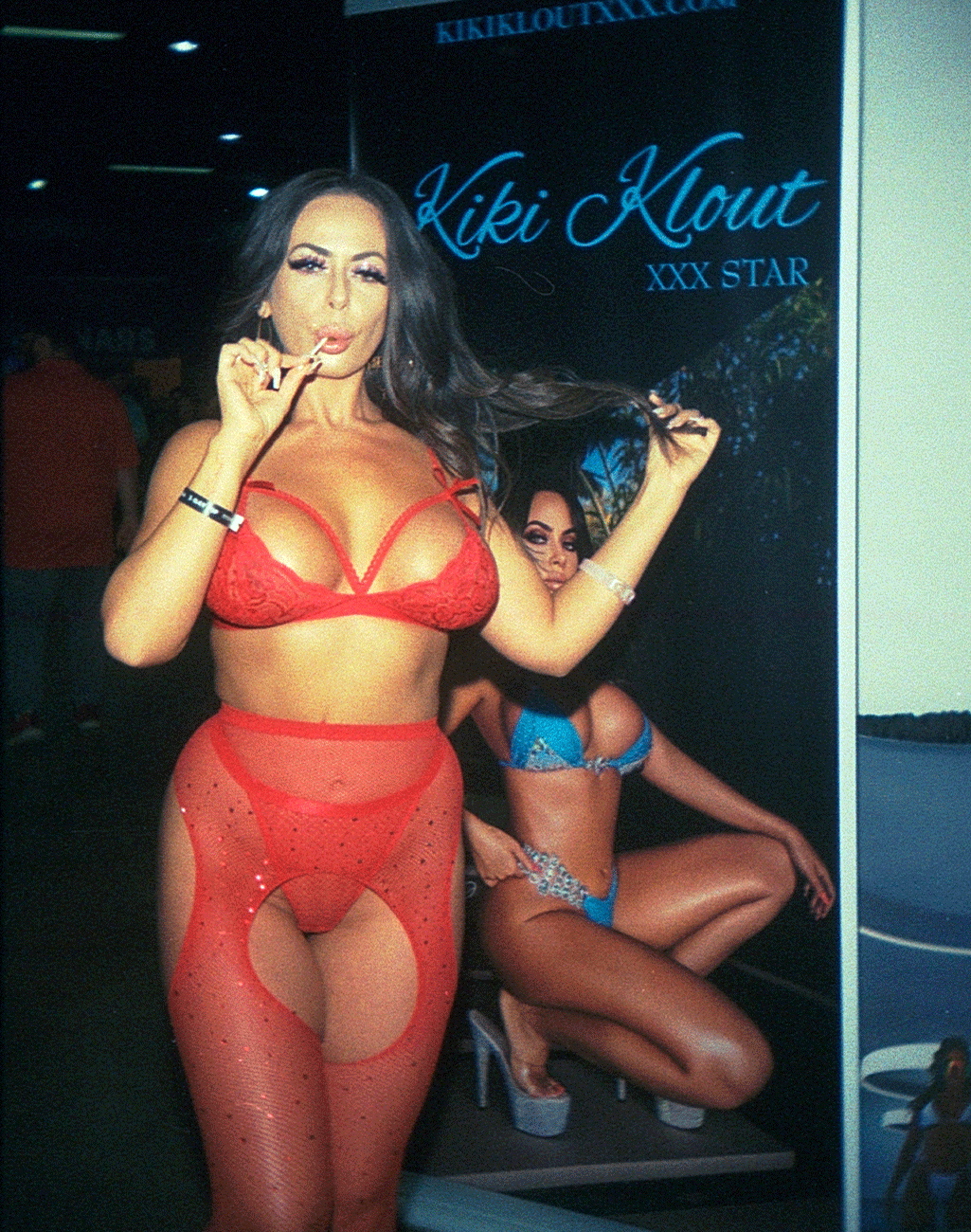 Kiki-Klout-Exxxotica-May-1,-2022-10photos.gif