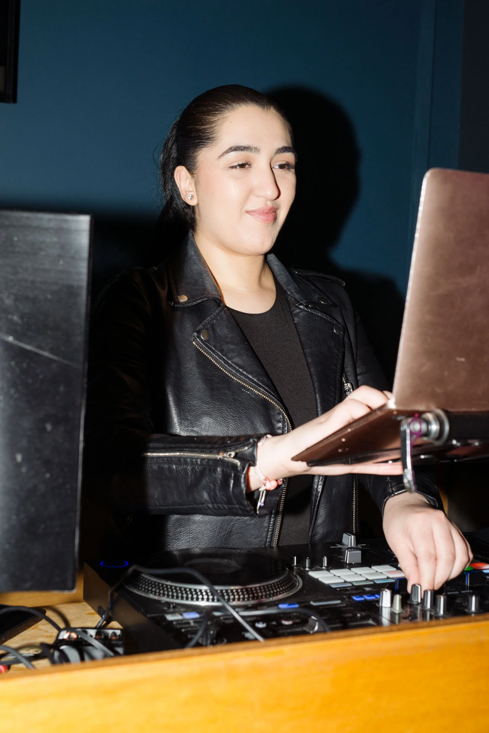 Pretty Girls, Ladies Night, Hue Chicago Apr 10, 2024 10photos-43.jpg