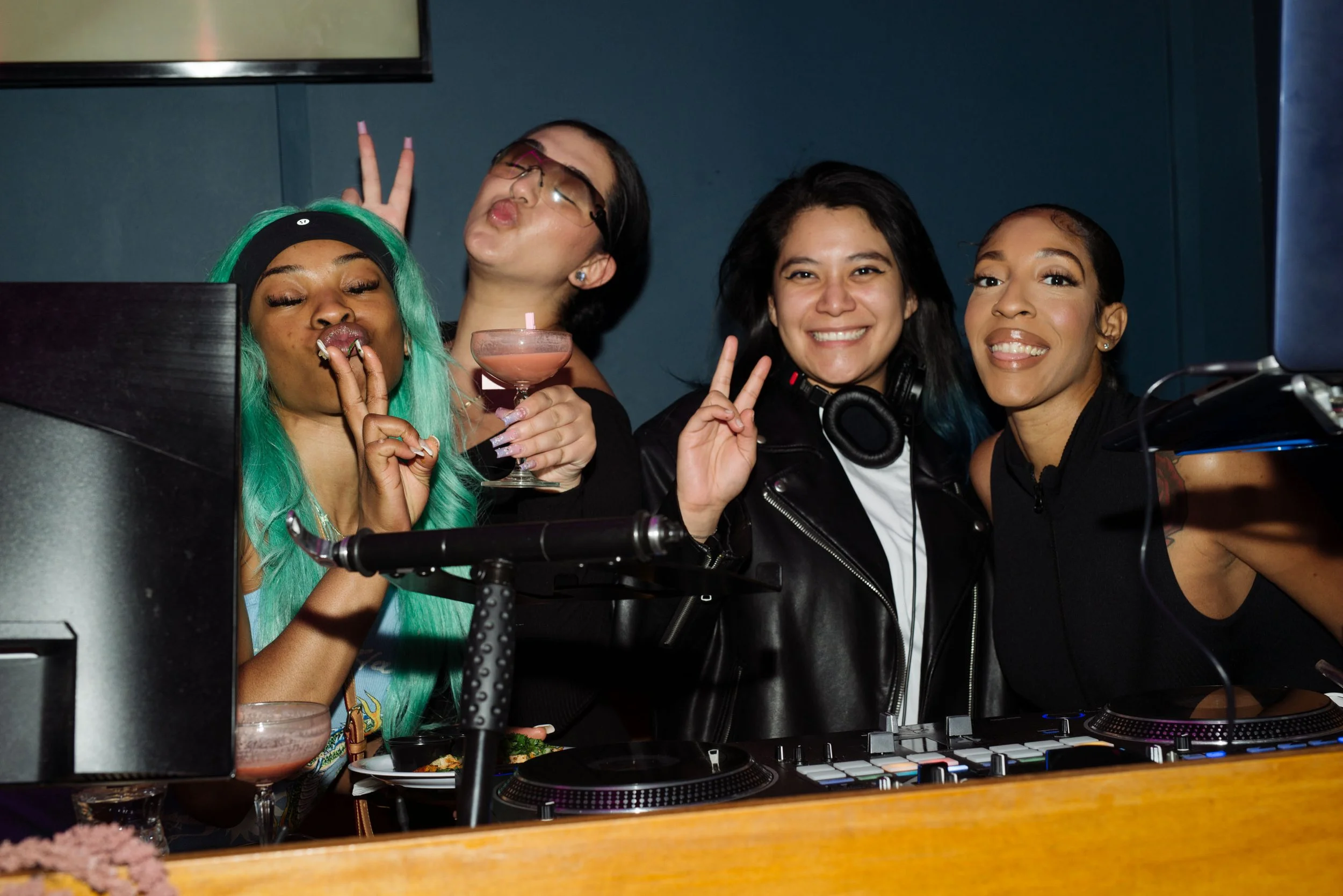 Pretty Girls, Ladies Night, Hue Chicago May 1, 2024 10photos-90.jpg