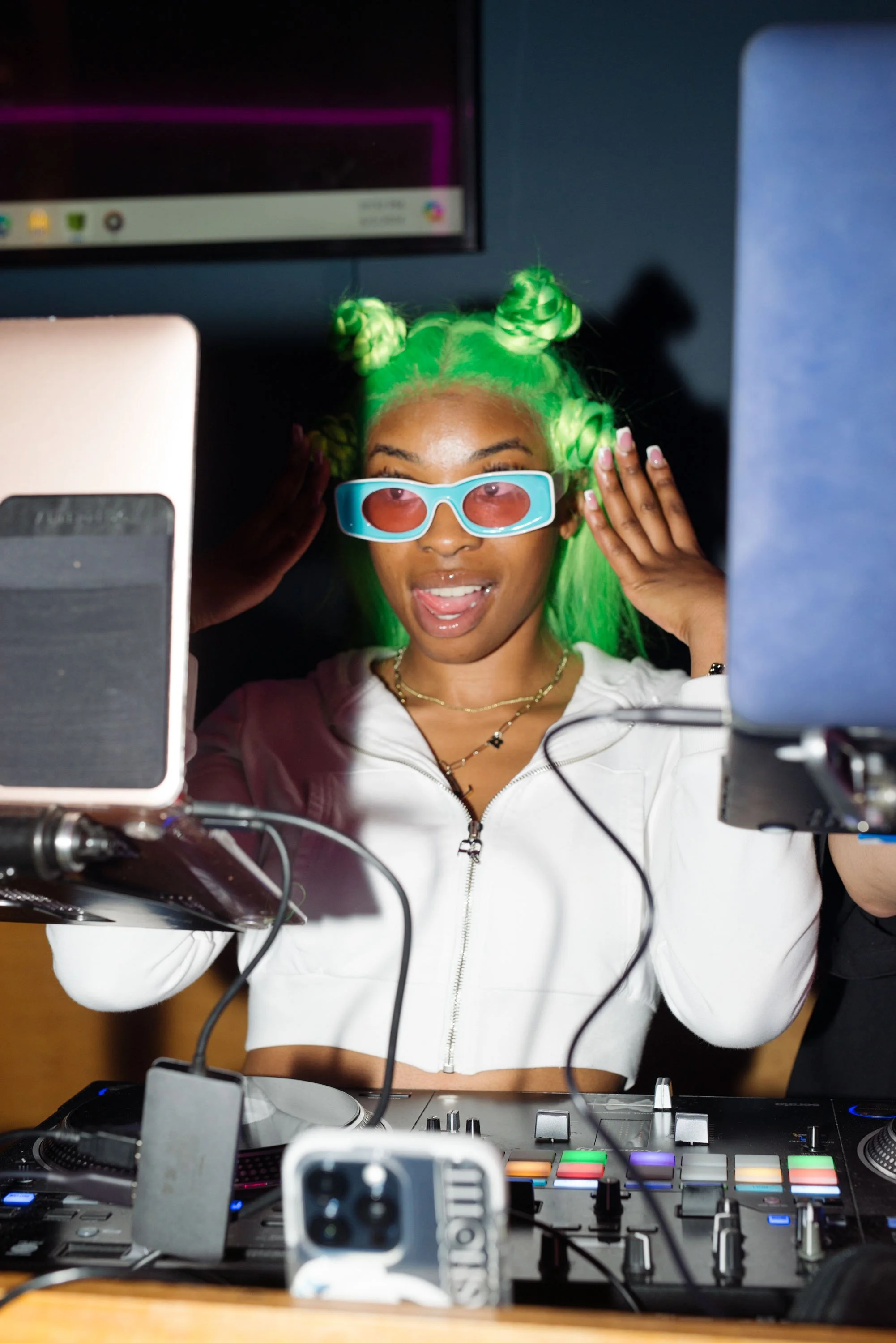 Pretty Girls, Ladies Night, Hue Chicago June 5, 2024 10photos-56.jpg