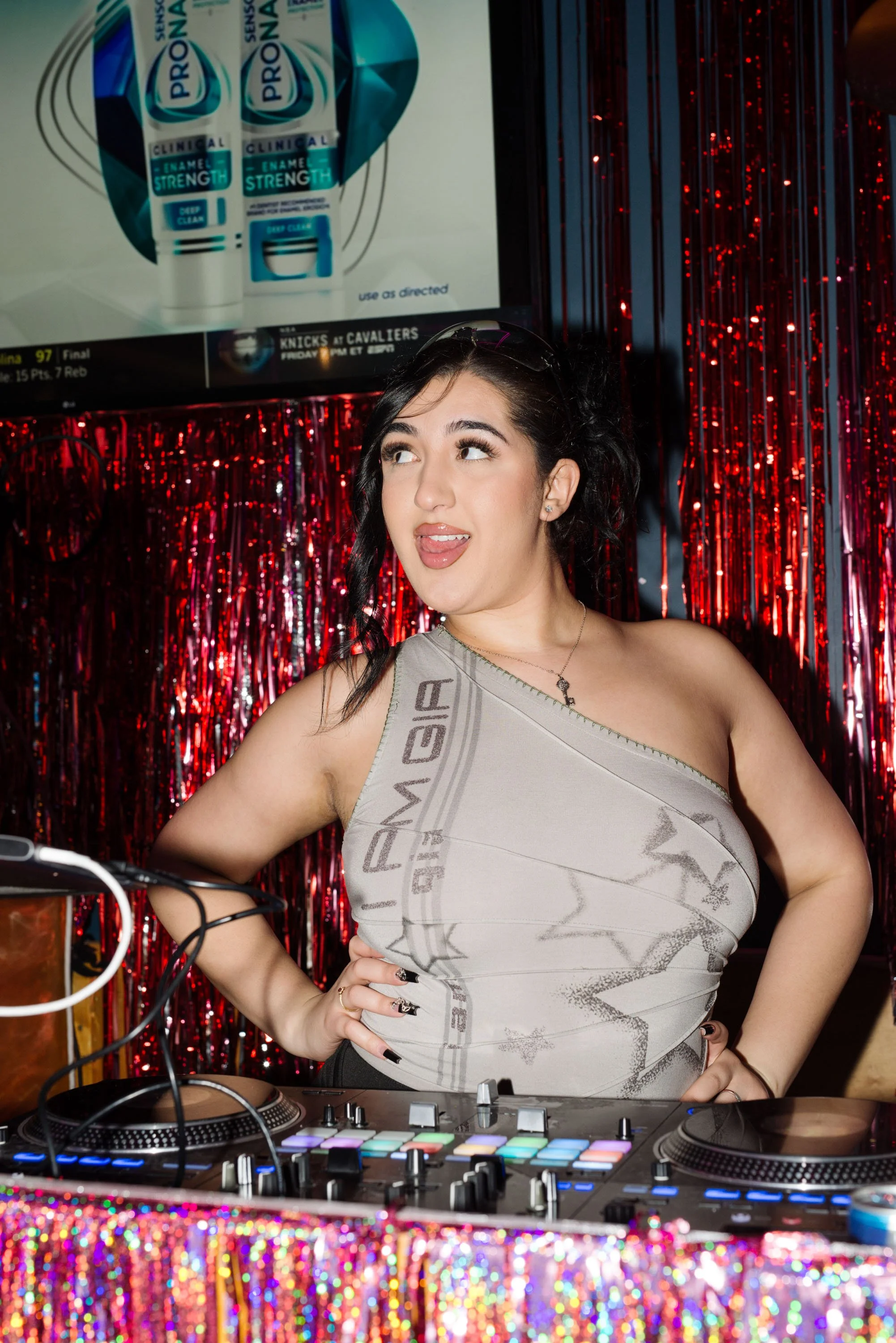 Pretty Girls Love Hue Feb 19, 2025 10photos-80.jpg