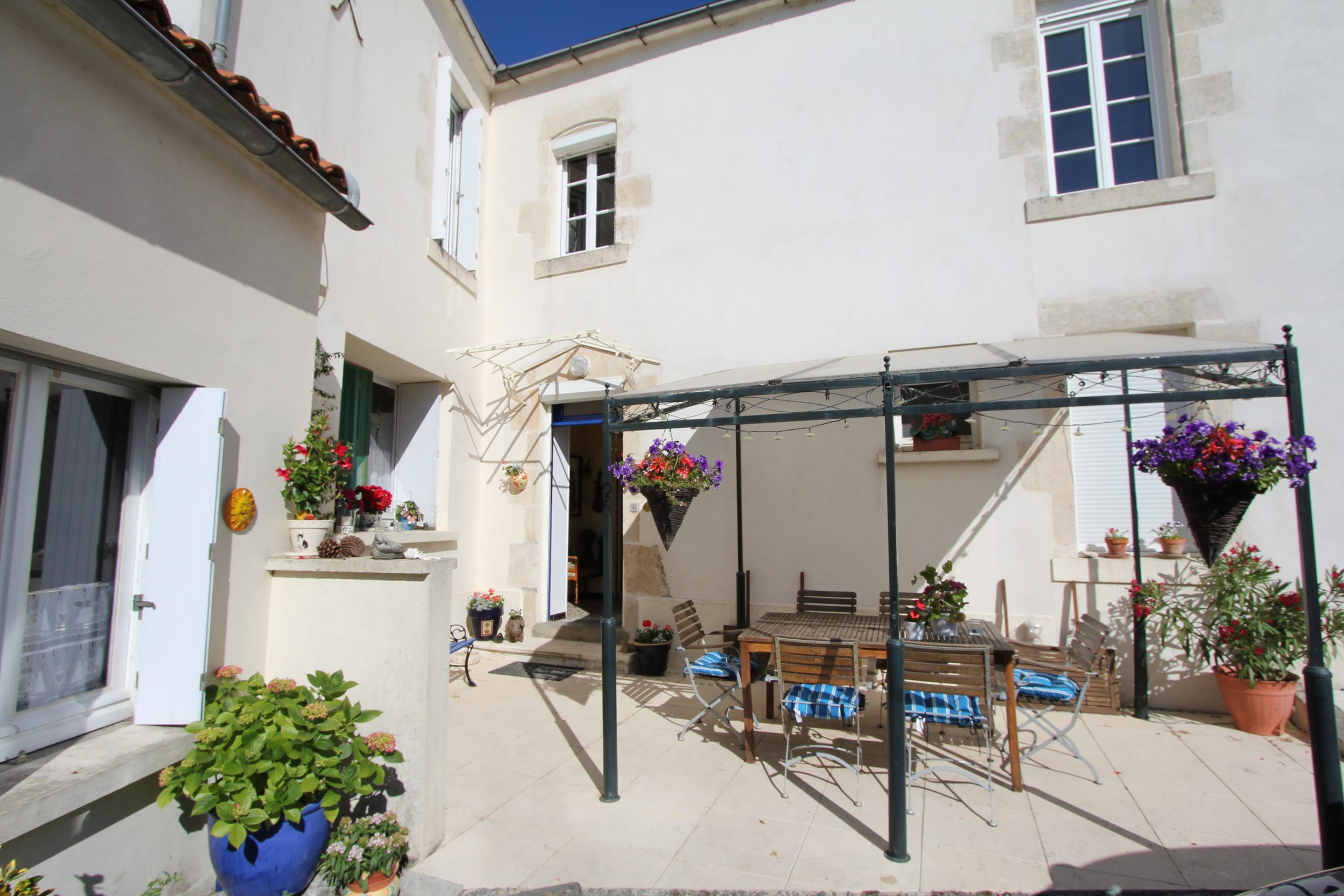 La Jolie Maison B&B terrace-min.jpg