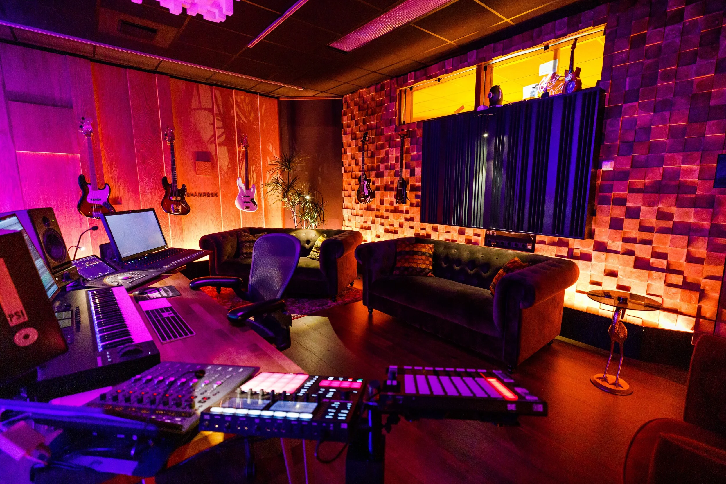 STUDIO 2
