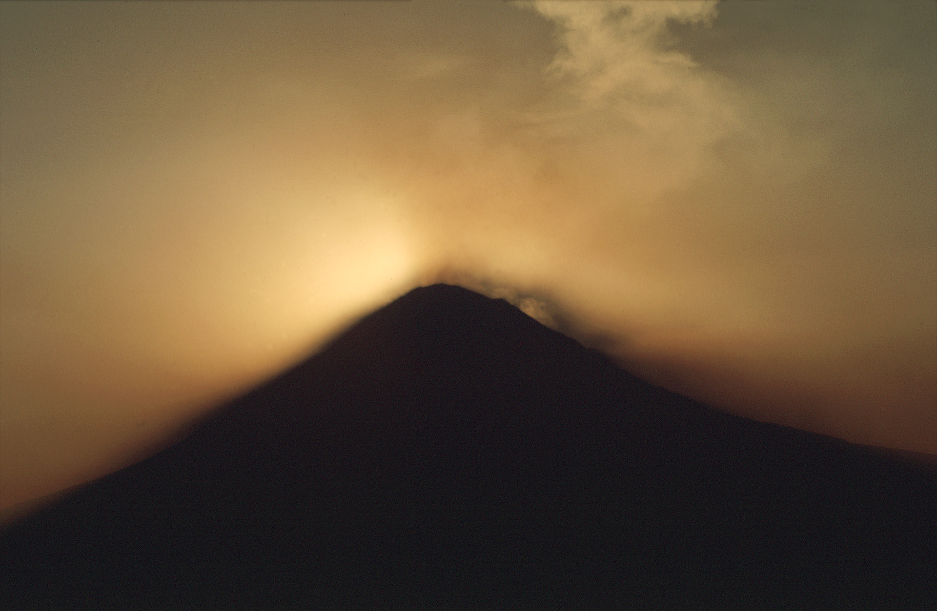 Popo.hazy volcano.jpg