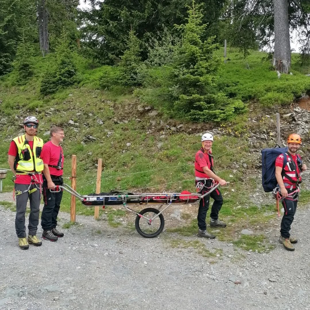 Berge&uuml;bung Paraglieter 🪂🪂🌲🌲

#bergrettung #bergrettungwestendorf #verticalmovement #bergf&uuml;hrerkelchsau #&uuml;bungmachtdenmeister #baumkraxln

@bergrettung.westendorf

@newwoodcornerkid