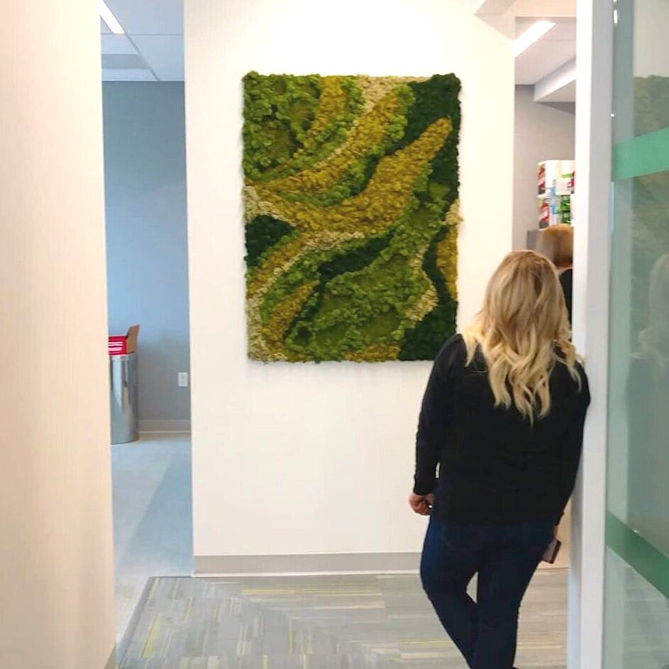 moss+wall+w+person+in+front.jpg