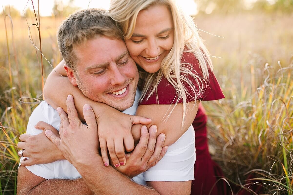 Just here to share some warmth, sunshine, and a really cute couple 🥰☀️ #kristaesterlingphotgraphy #minneapolisweddingphotographer