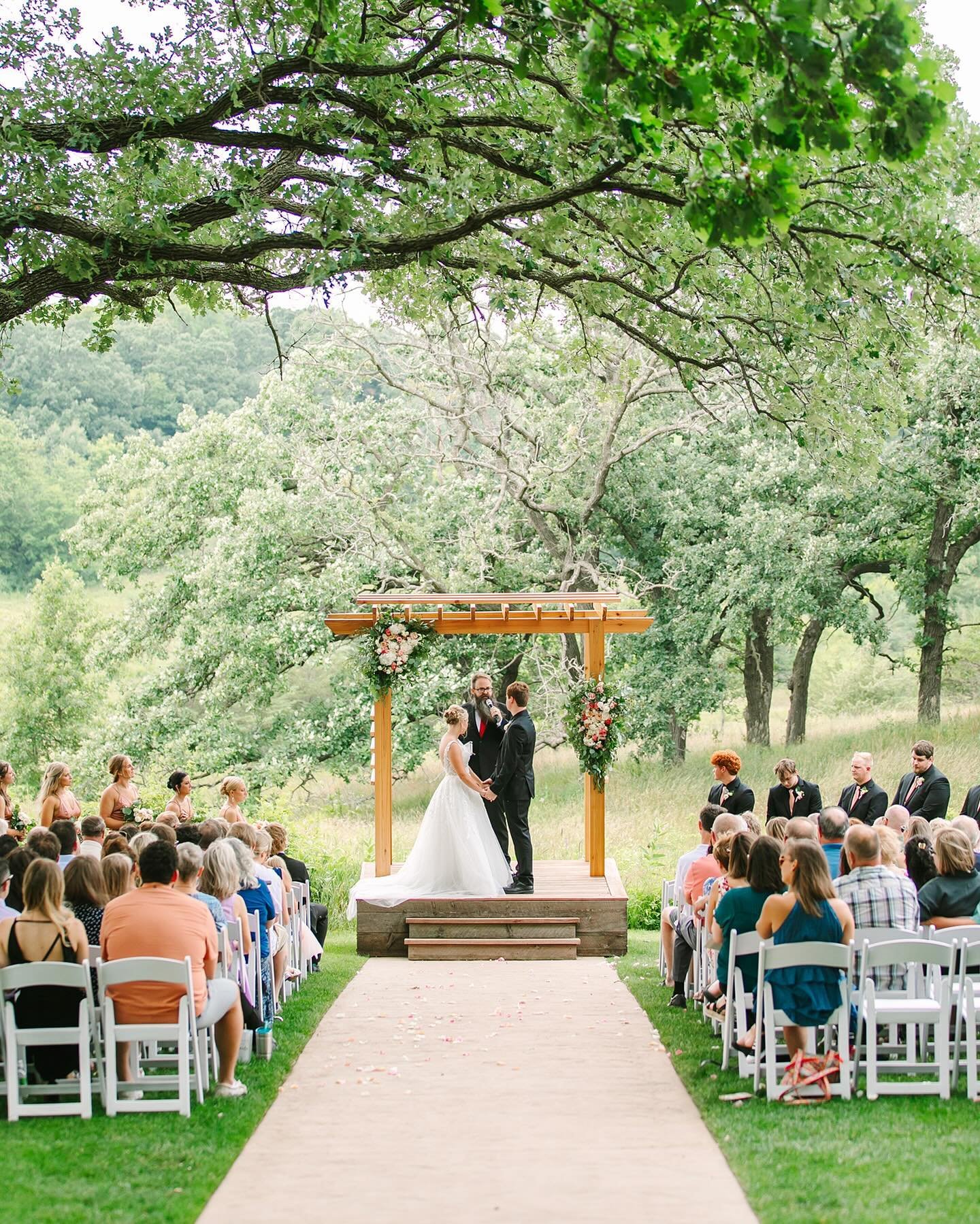 I&rsquo;ve been finding myself daydreaming about wedding ceremonies lately 🥰 Such special moments that I am so excited to capture for my 2024 couples! #kristaesterlingphotography #minneapolisweddingphotographer