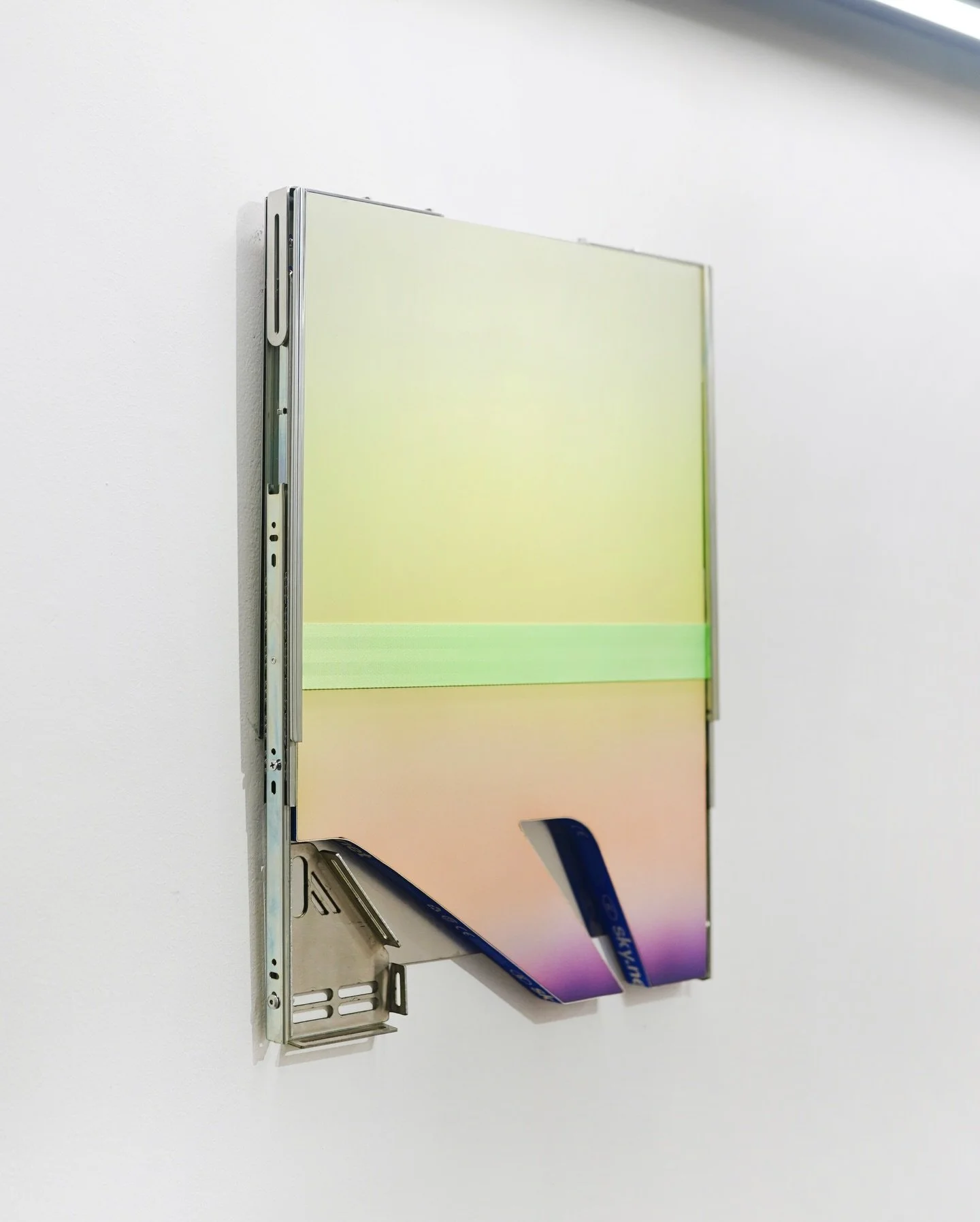 The edge of light &bull; signs of life &sup1; continues at @methoddelhi &mdash; Wednesday to Sunday, 12 &mdash; 8 pm. 

Horizon Smudge (2025) - 19 x 24 inches (acrylic on wood, 304 stainless steel hardware and framing, car seat belt)