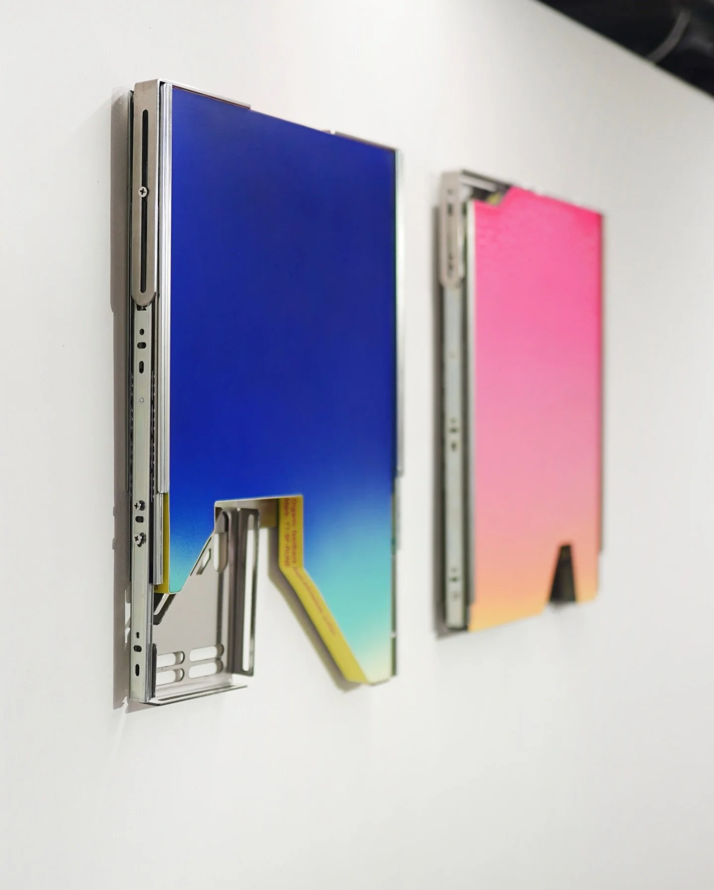Ultramarine Offset (2025) / 304 Stainless steel, acrylic, pigment, canvas, hardware and wood. W 13 x H 19.5 inches (Wt. 8.5 lbs)

Pink Beach (2025) / 304 Stainless steel, acrylic, pigment, canvas, hardware and wood. W 13 x H 18 inches (Wt. 8 lbs)

Pa