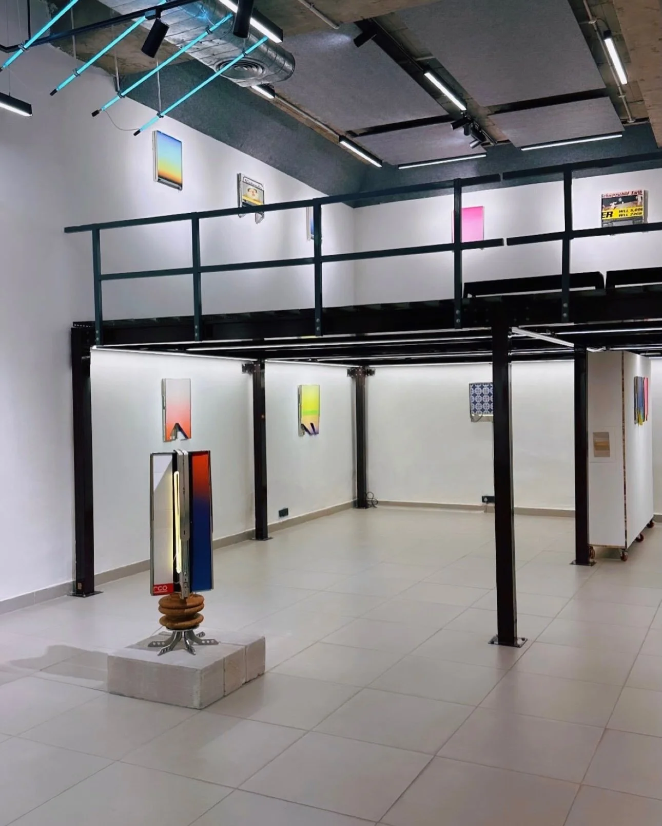 Last day today for (signs of life) at @methoddelhi. I&rsquo;m grateful to everyone who visited, had a conversation with me, discussed ideas about a future collaboration, or just vibed with the work. 🙏🏻 

The show observes an encounter between colou