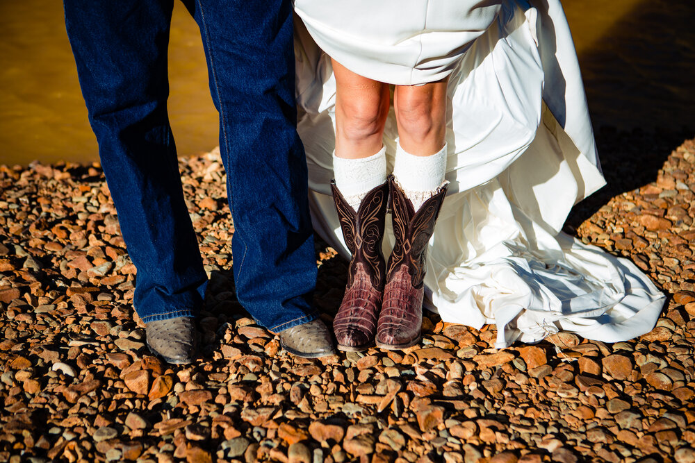  Crystal Lake, Ouray  Fall wedding  Ouray, Colorado  Red Mountain Pass Elopement  ©Alexi Hubbell Photography 2020 