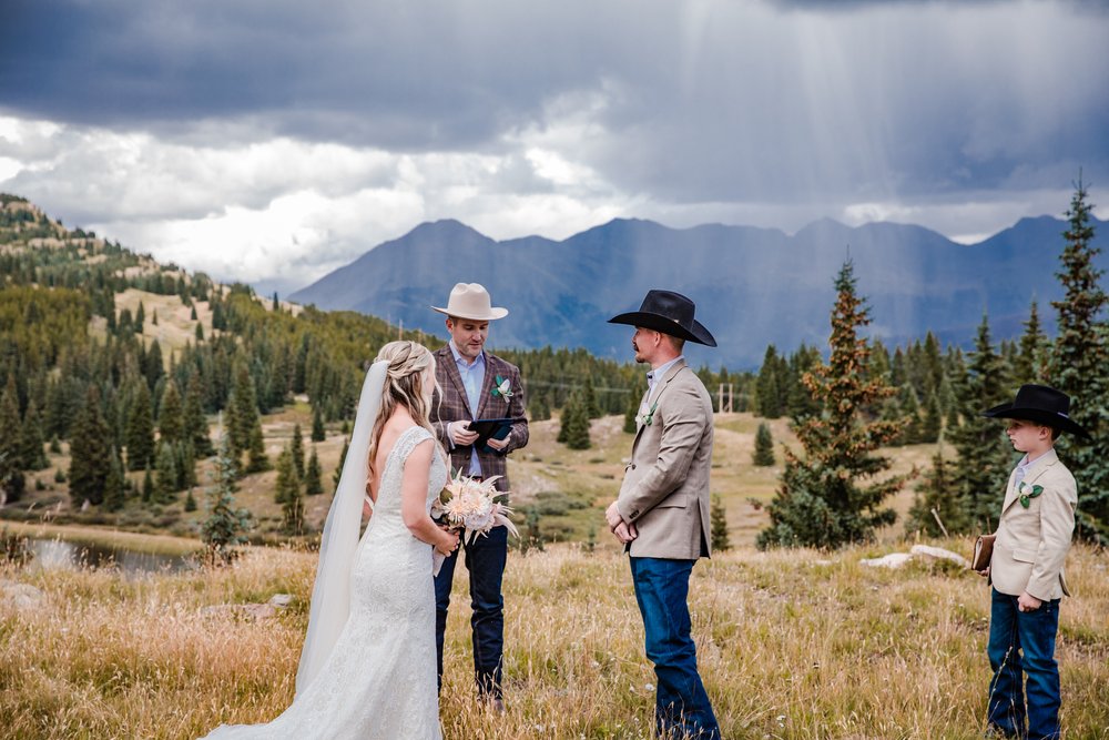  Silverton Colorado Adventure elopement photographer Alexi Hubbell Photography  ©Alexi Hubbell Photography 2022  August Elopement in Colorado  Ceremony photos in Silverton Colorado wilderness  San Juan  National Forest 