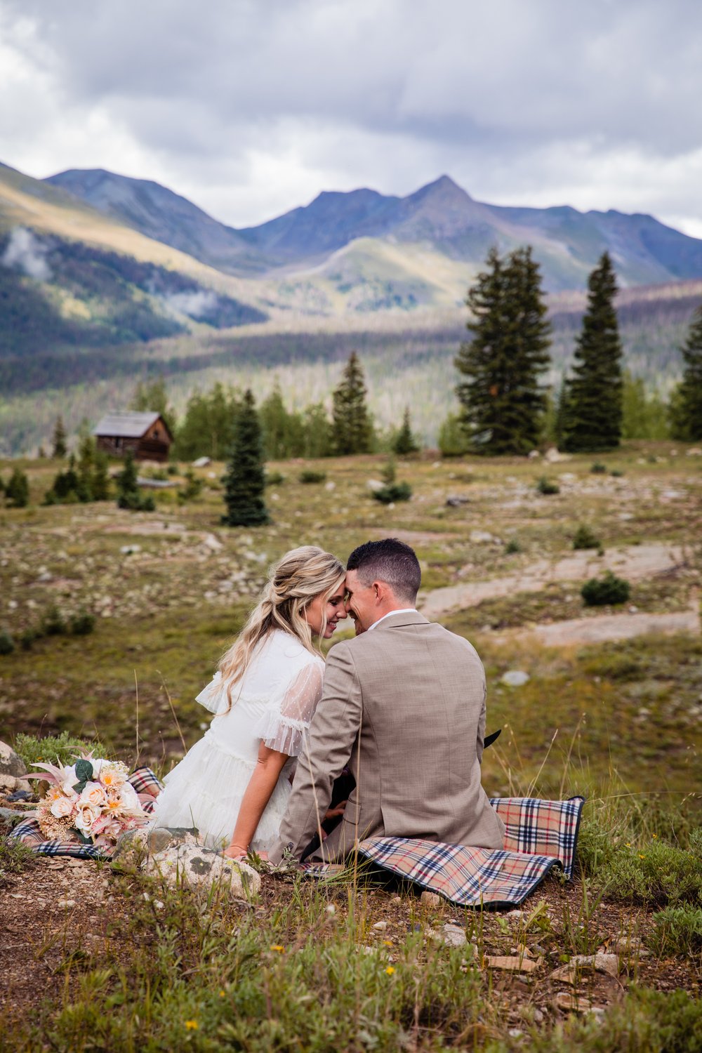  Silverton Colorado Adventure elopement photographer Alexi Hubbell Photography  ©Alexi Hubbell Photography 2022  August Elopement in Colorado  Portrait photos in Silverton Colorado wilderness  San Juan  National Forest 