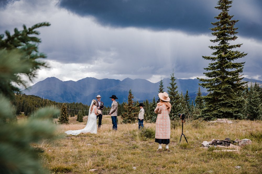  Silverton Colorado Adventure elopement photographer Alexi Hubbell Photography  ©Alexi Hubbell Photography 2022  August Elopement in Colorado  Ceremony photos in Silverton Colorado wilderness  San Juan  National Forest 