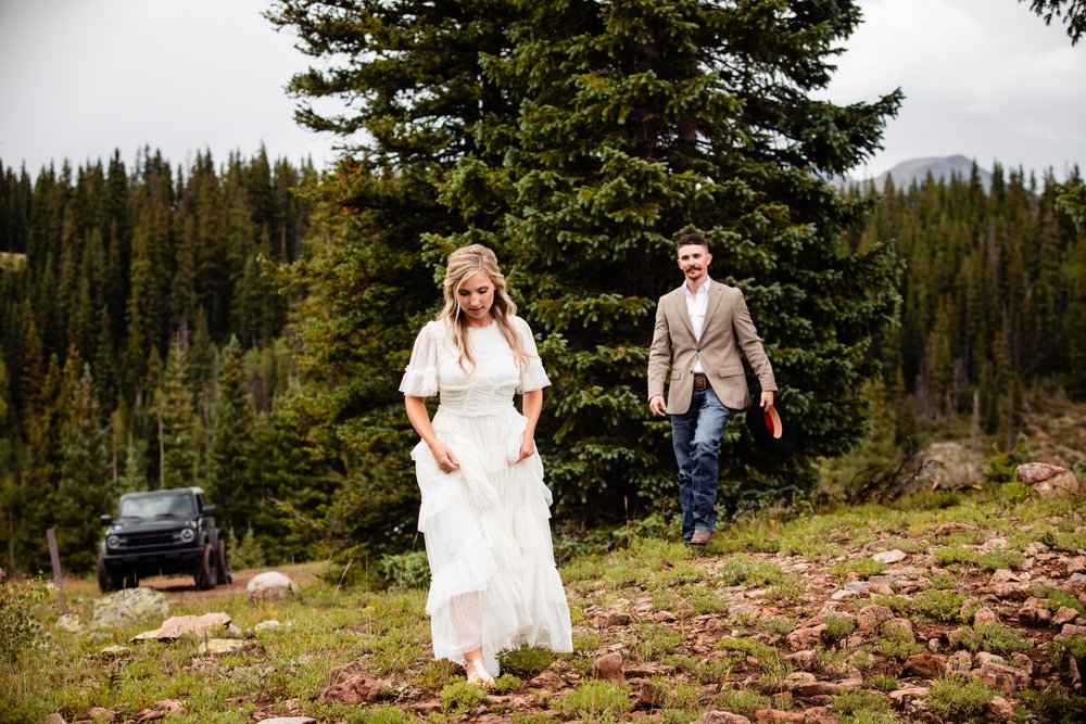  Silverton Colorado Adventure elopement photographer Alexi Hubbell Photography  ©Alexi Hubbell Photography 2022  August Elopement in Colorado  Portrait photos in Silverton Colorado wilderness  San Juan  National Forest 