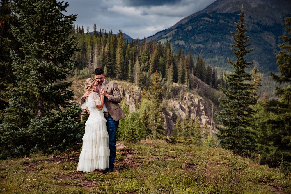  Silverton Colorado Adventure elopement photographer Alexi Hubbell Photography  ©Alexi Hubbell Photography 2022  August Elopement in Colorado  Portrait photos in Silverton Colorado wilderness  San Juan  National Forest 