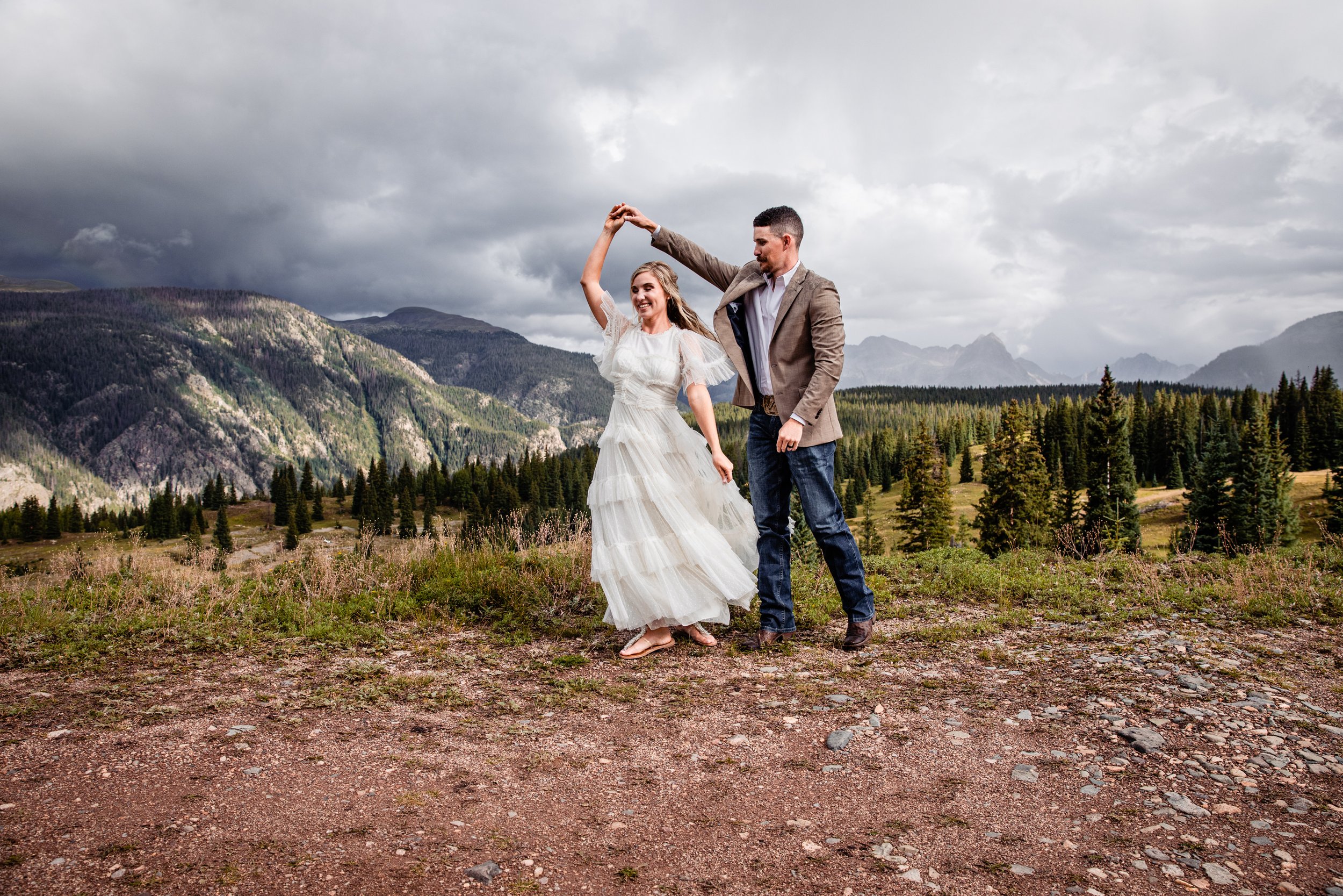  Silverton Colorado Adventure elopement photographer Alexi Hubbell Photography  ©Alexi Hubbell Photography 2022  August Elopement in Colorado  Portrait photos in Silverton Colorado wilderness  San Juan  National Forest 