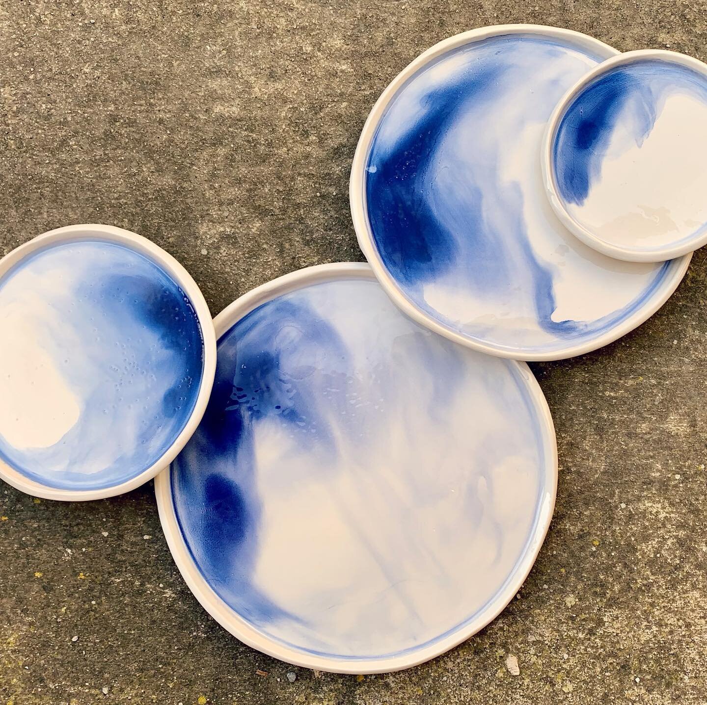 Volando bajo el mar 💙

#vajilla #pottery #handpainted #tableware #handmade #ceramic #hechoamano #deco #ceramica #onthetable #decor #illustrationartist #ceramics  #loveceramic #mallorca #baleariclife #artesaniamallorca #ceramicartist #claystudio #fun