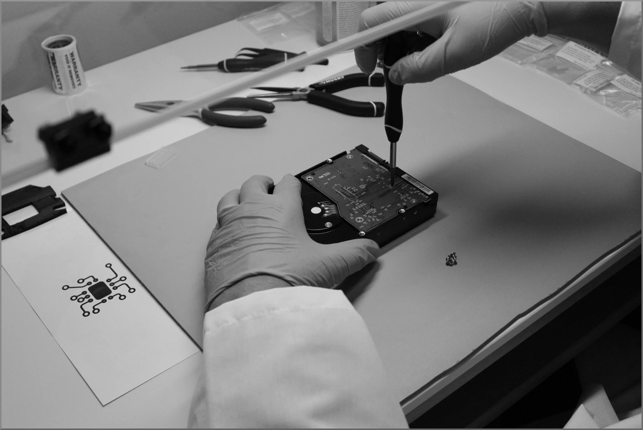 ISO 5 - CLass 100 Cleanroom PCB Disassembly