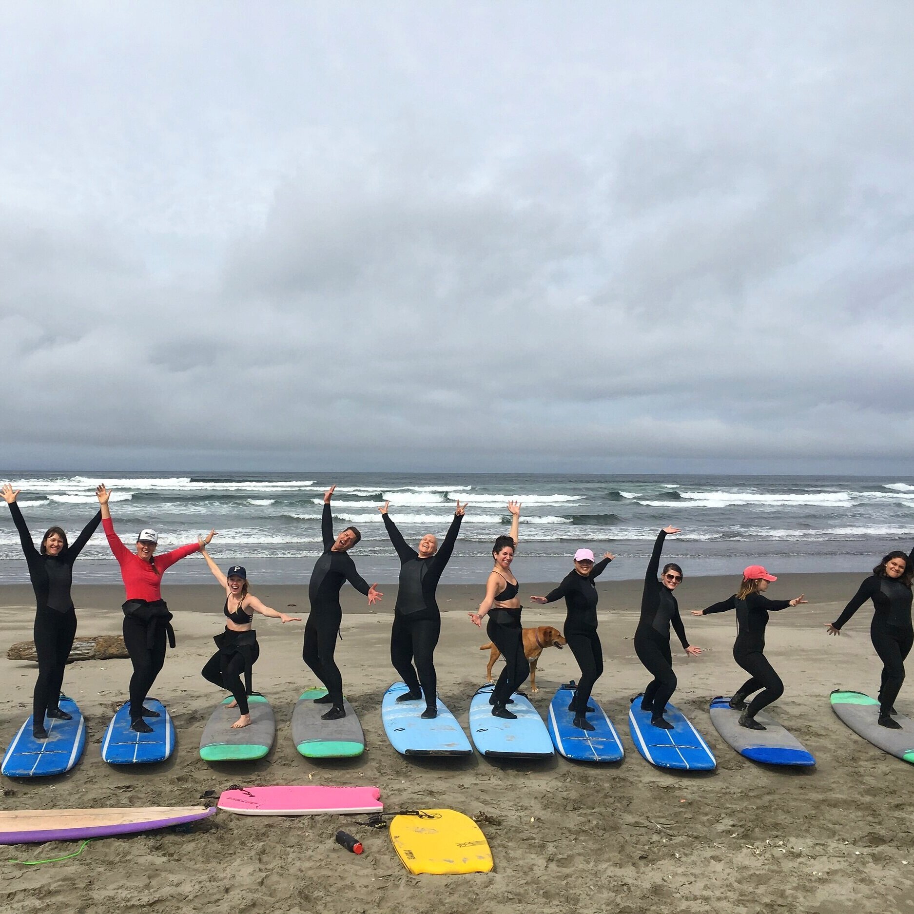 oregon-surf-adventures_group-lesson.jpeg