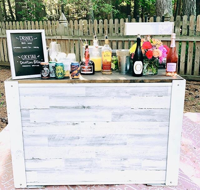 Congrats Maggie &amp; Sean 💕 Our pop up bar works perfectly for small spaces &amp; events. Cheers to an eventful start to a busy wedding season 🍻  Also, swipe to see their beer selection 😍🙌🏼