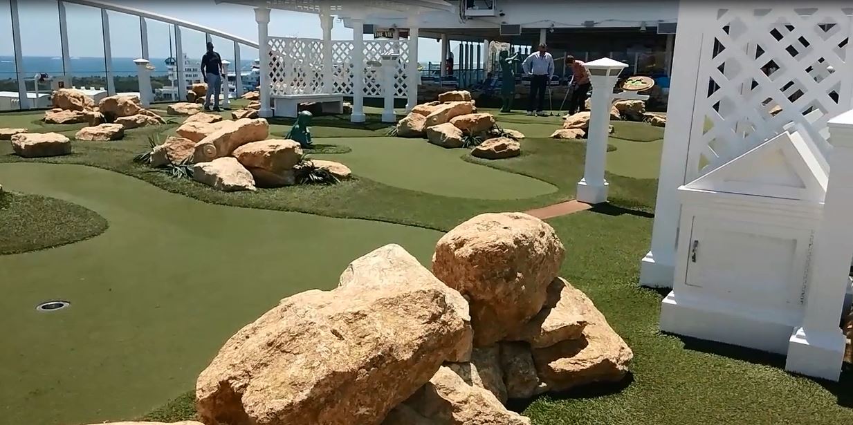 Miniature golf