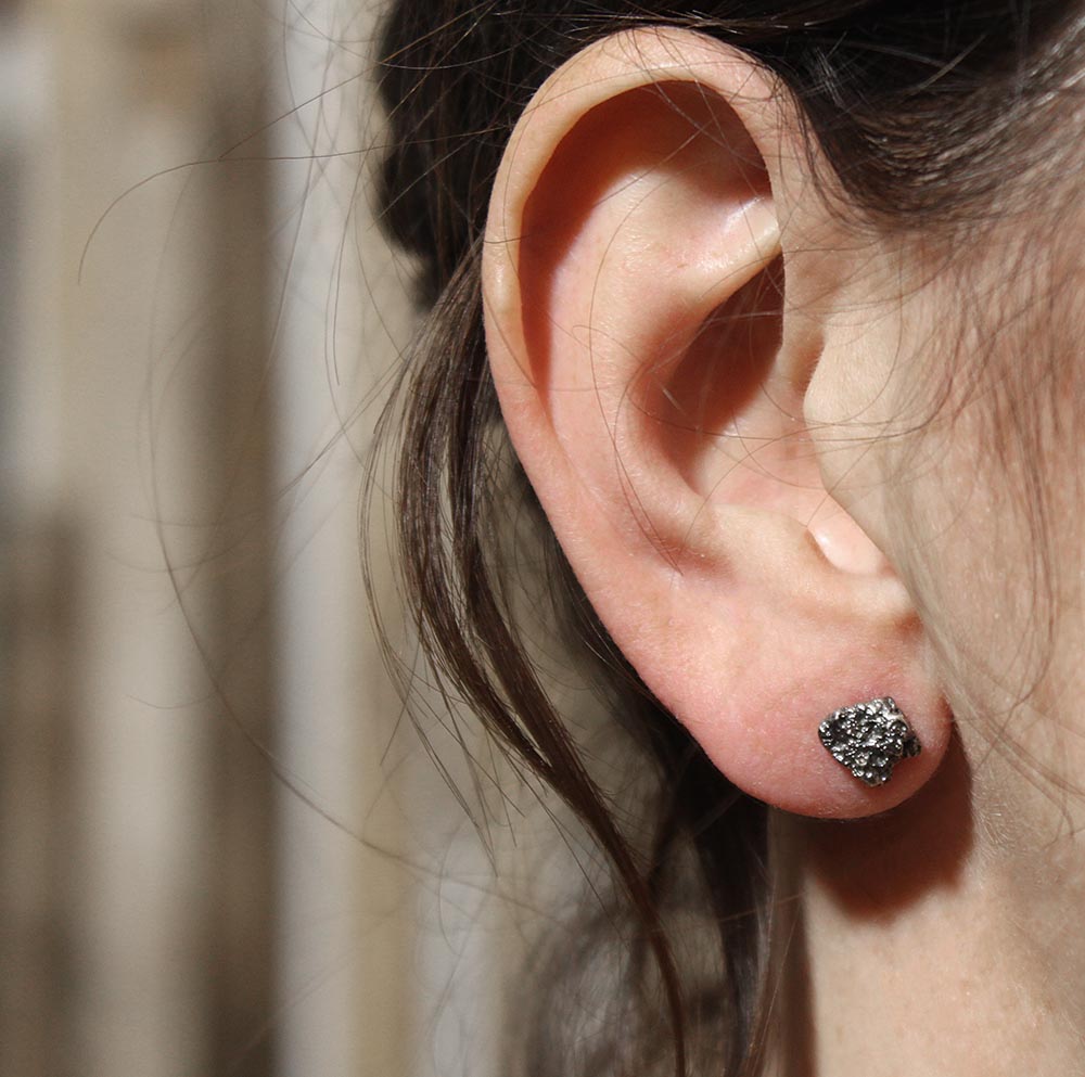 Model_VolcanSilverOxidizedEarring_Website.jpg