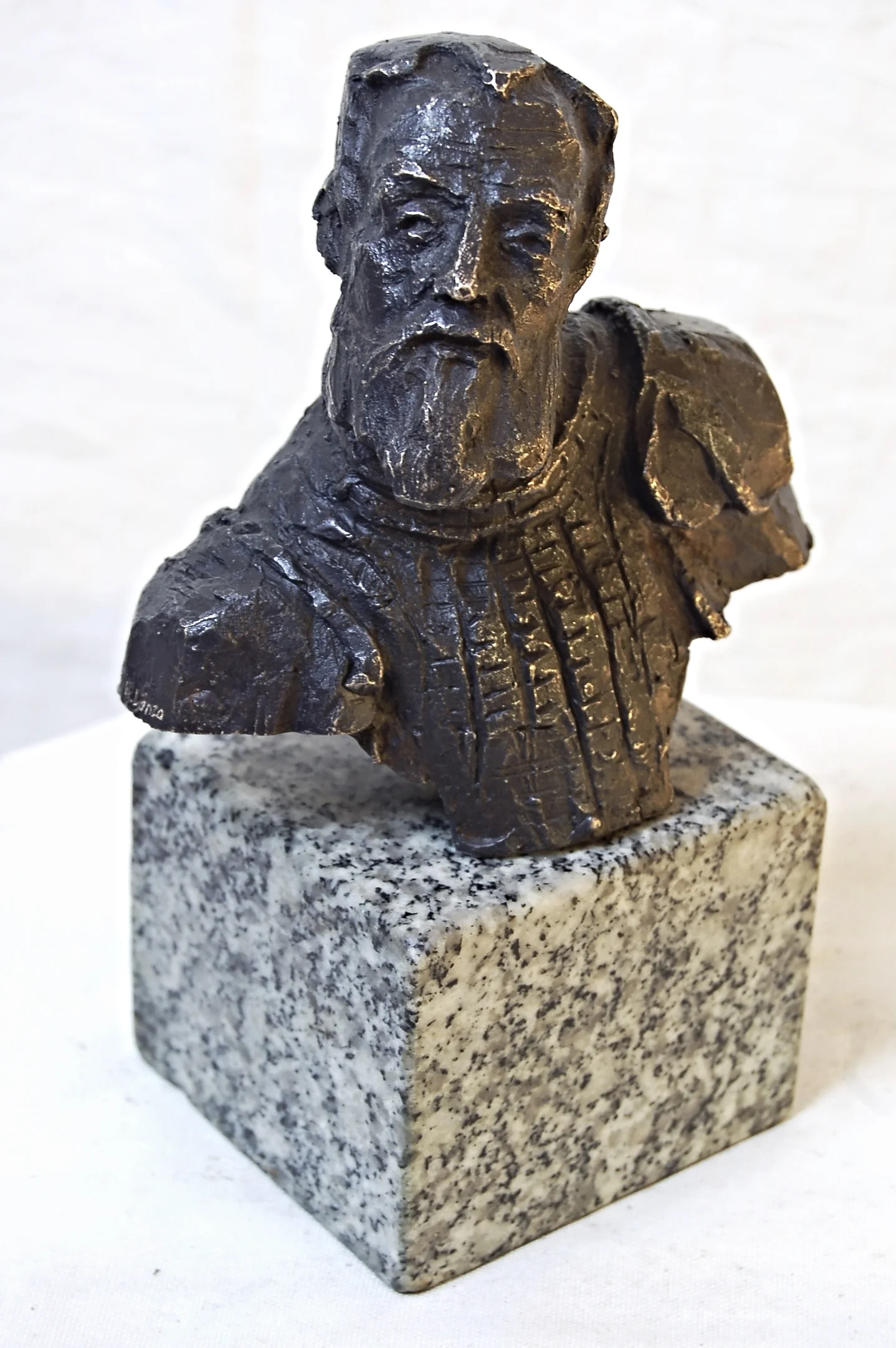 Aodh Mór Ó Neill (Hugh O'Neill), Earl of Tyrone, cast bronze ed. 1/5, 20cm high x 10cm x 15cm, 2012