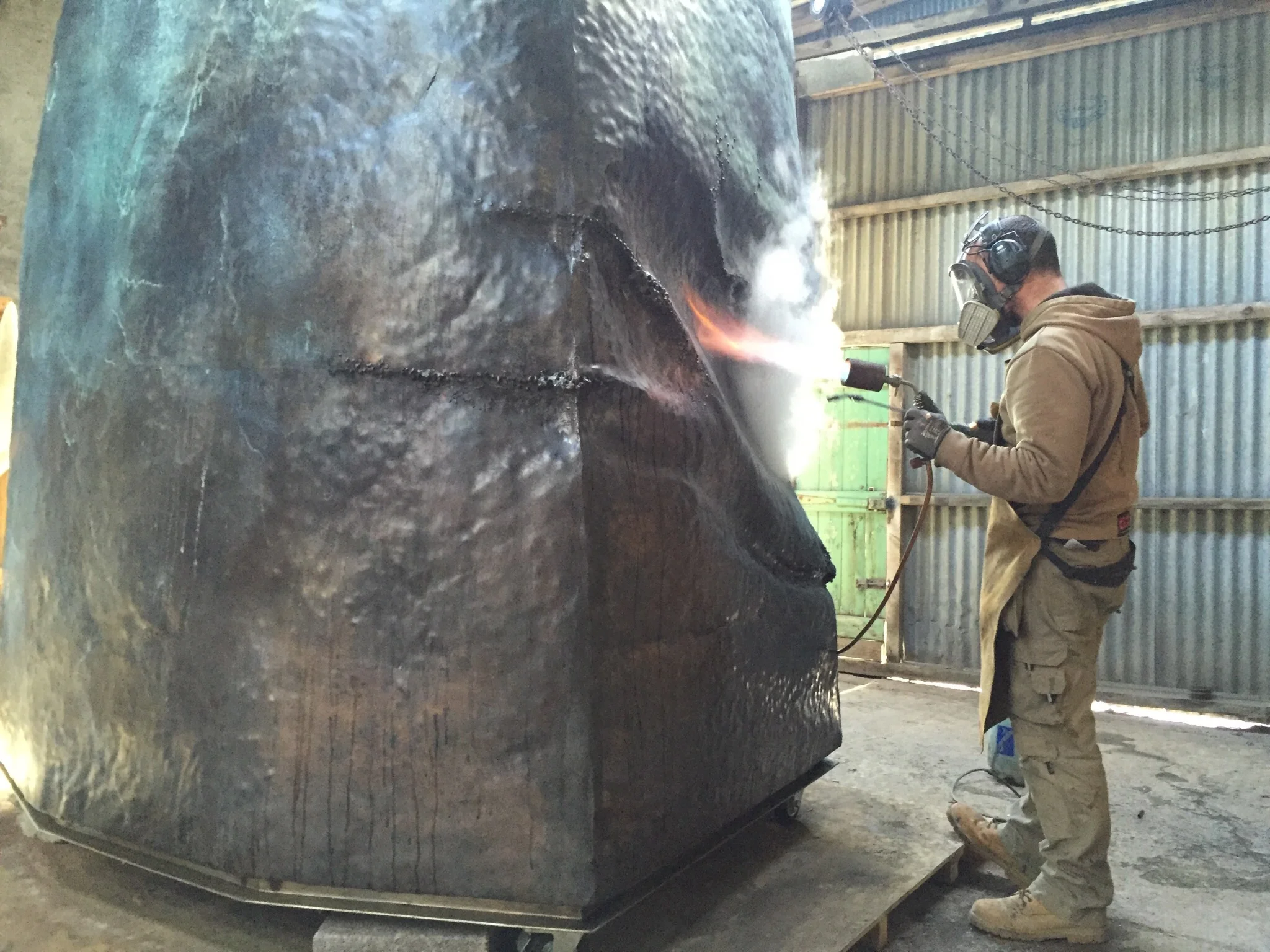 The bell is getting its final sea-blue colour...