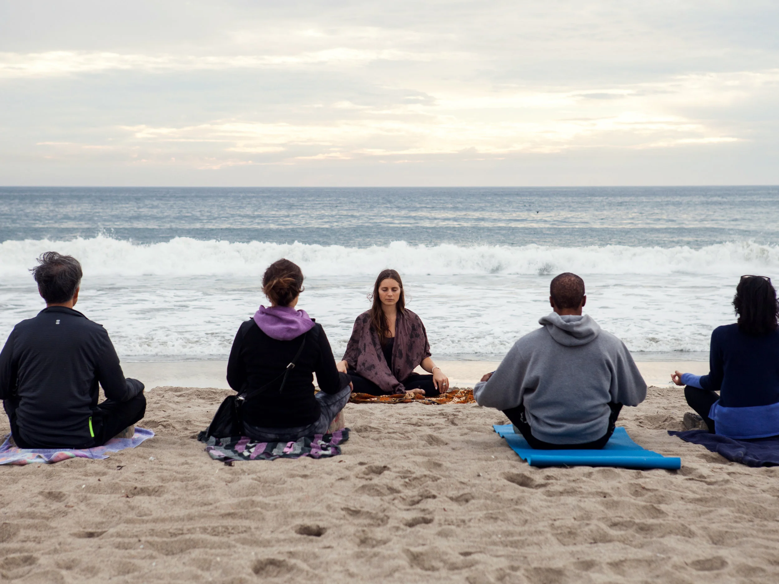 LA162_MollyMitchell_WestsideWellness_WalkMeditationAtBeach_MG_8804.jpg