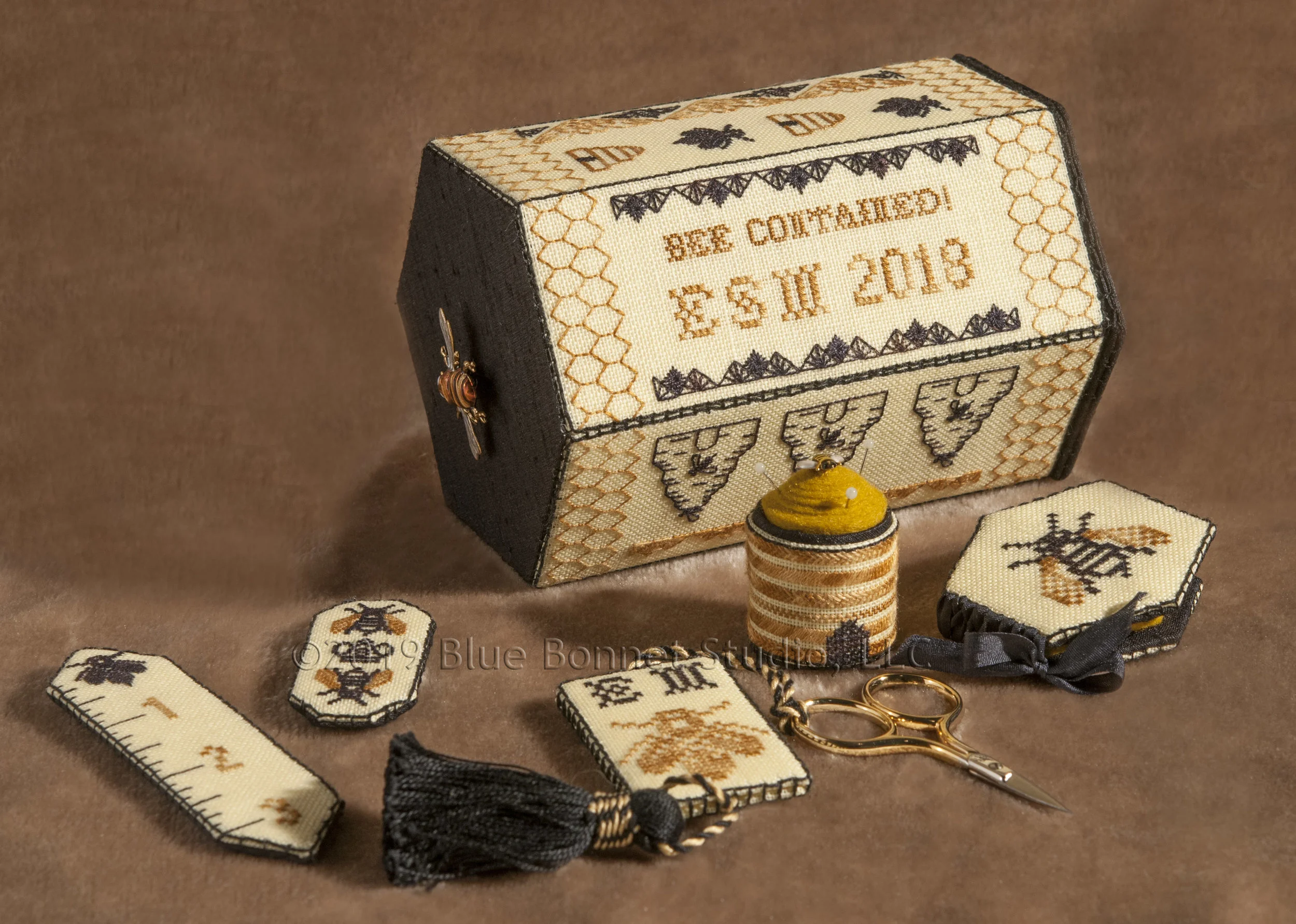 2020-305 Bee Contained