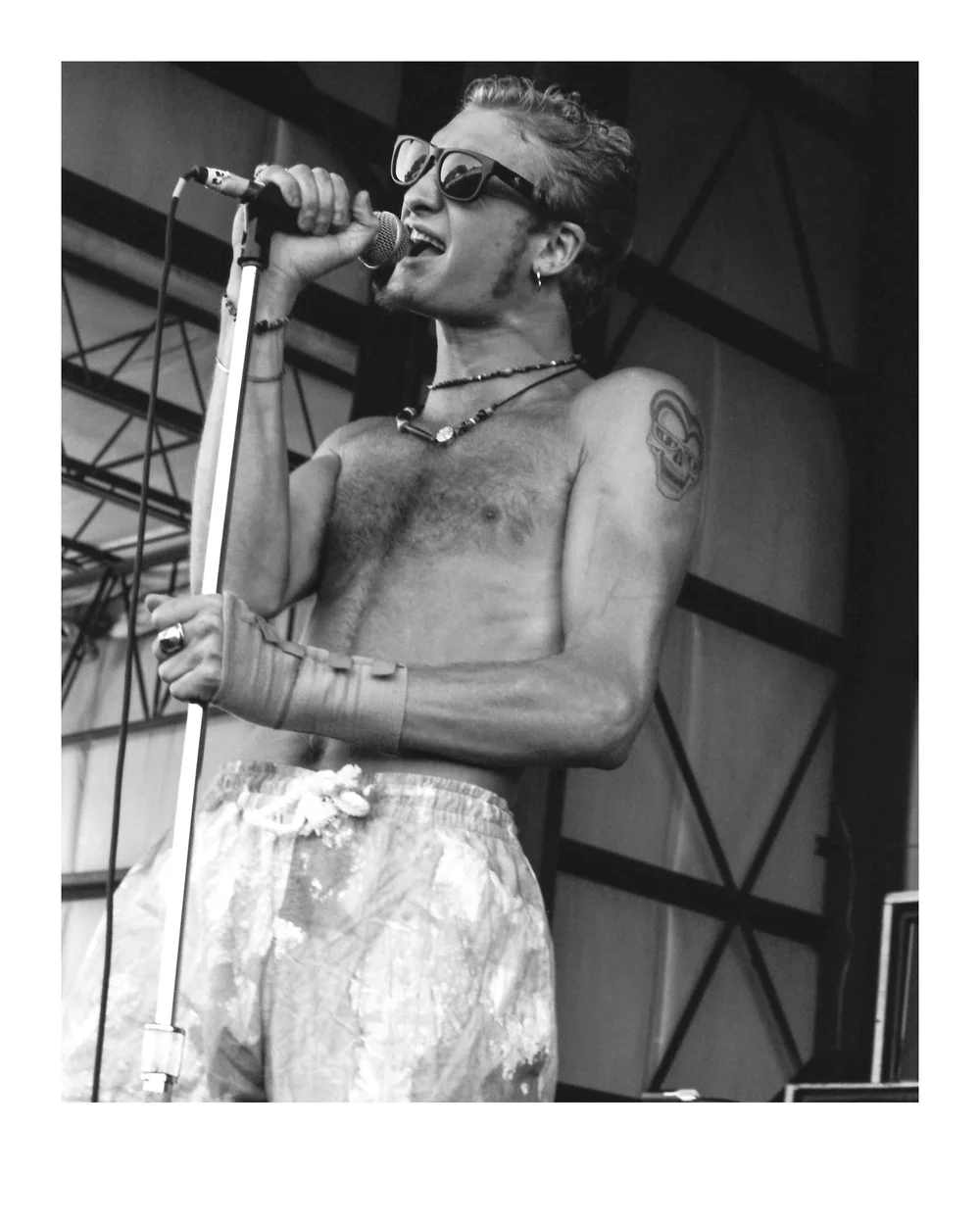 1991 Layne Staley Alice in Chains High Quality Fine Art Archival Photo  Paper Picture Print Sizes 8x10 to 30x40 — Paul Jendrasiak Photography, image size:1000x1250