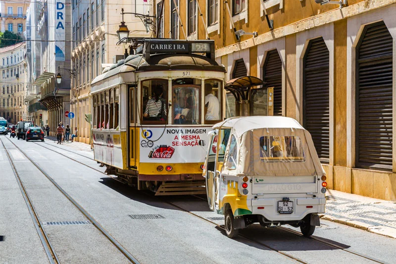 singulartrips-LISBON_EXPERIENCE_TASTING-_-TUKTUK02.jpg