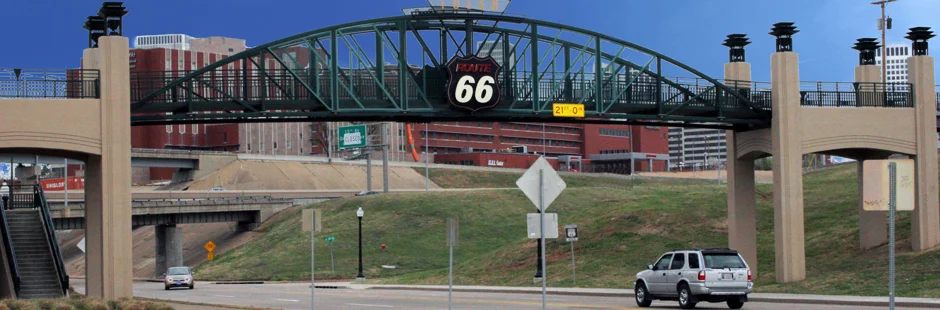 Avery_Plaza_Route_66_Bridge.jpg