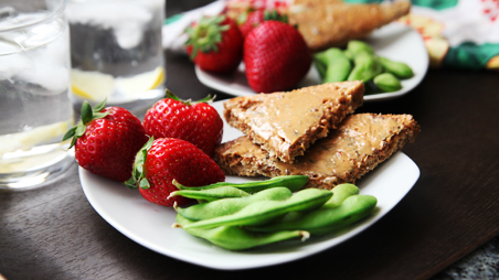 A Healthy Snack Makes for Healthier Grocery Shopping