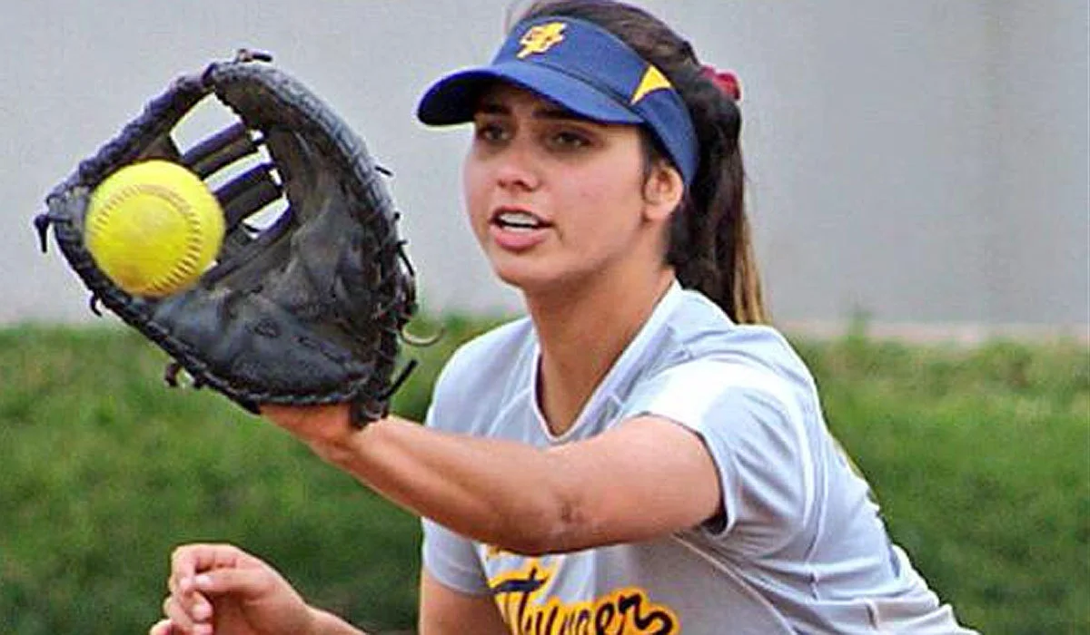 Teen softball player dies after brain aneurysm