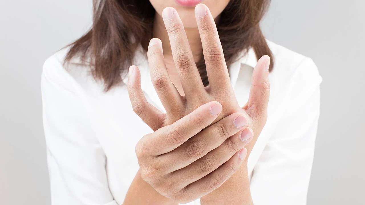 Your Cold, Numb Fingers Could be Raynaud’s Disease