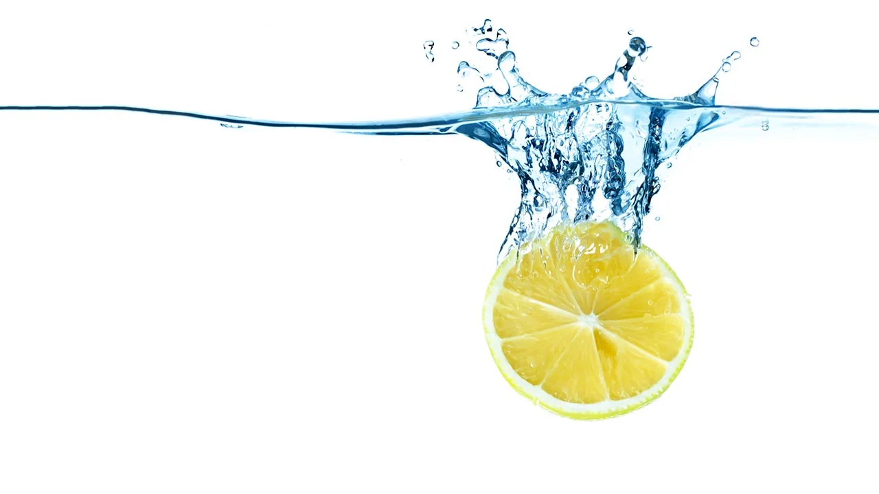 Benefits & Myths of Lemon Water