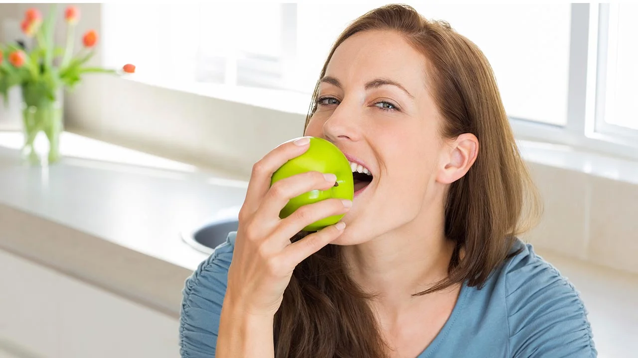 6 Reasons To Eat An Apple