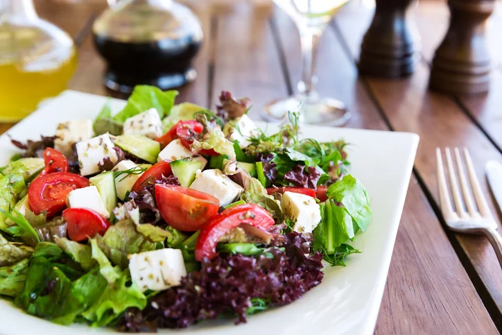 6 ways to ruin a healthy salad