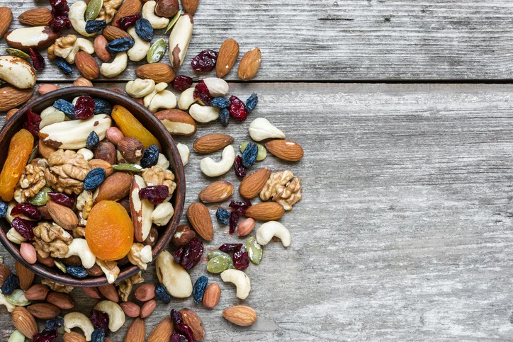 15 super snacks less than 200 calories