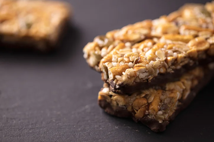 5 tips on choosing a healthy nutrition bar
