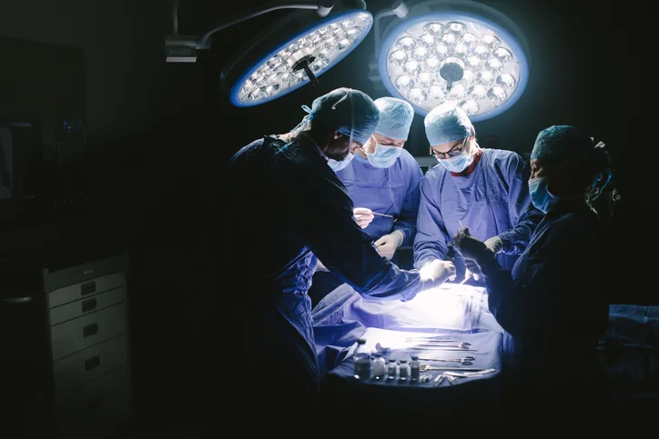 Surgery has fewer side effects, more survival benefits than radiation for treating prostate cancer