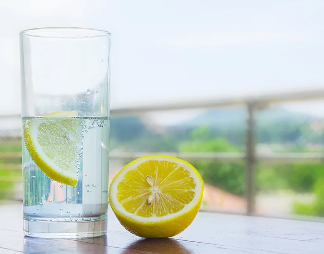 7 Reasons to start your day drinking lemon water&nbsp;