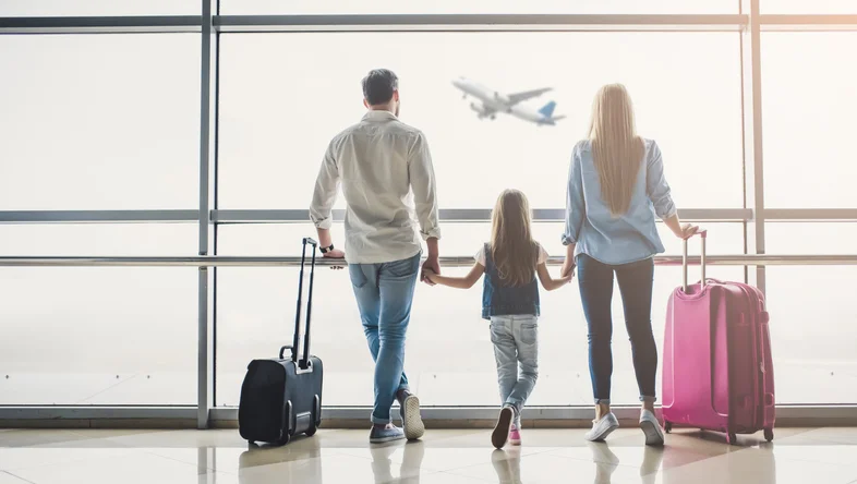Secrets of staying healthy during holiday travel