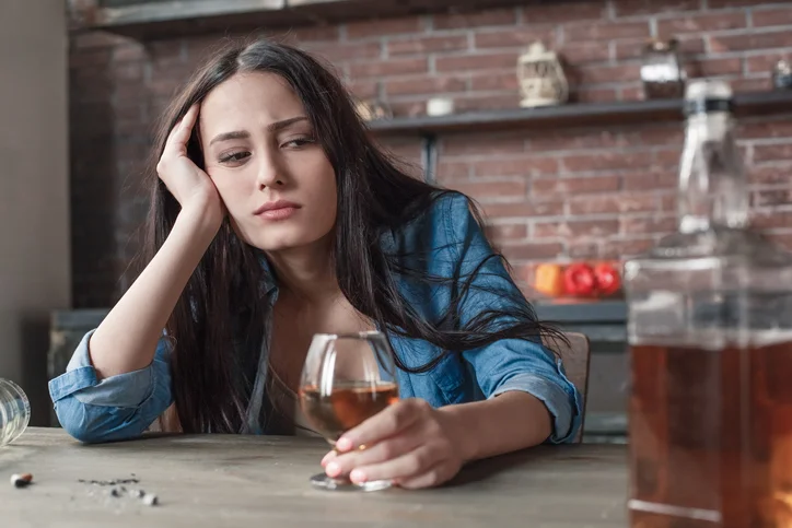 Warning signs of alcohol abuse in women